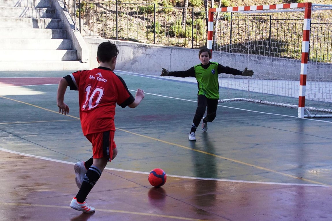 Las mejores imágenes del encuentro de futsal alevín entre el Asunción Cuestablanca y el Amor de Dios. 