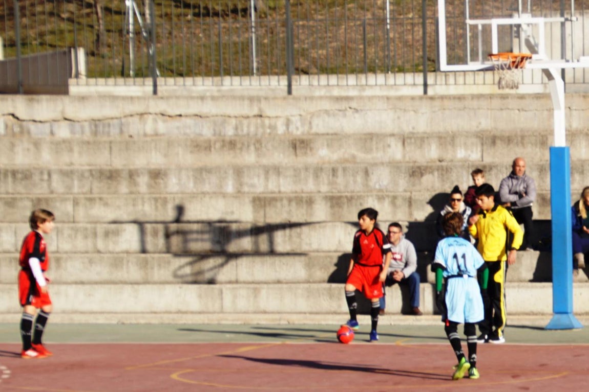 Las mejores imágenes del encuentro de futsal alevín entre el Asunción Cuestablanca y el Amor de Dios. 