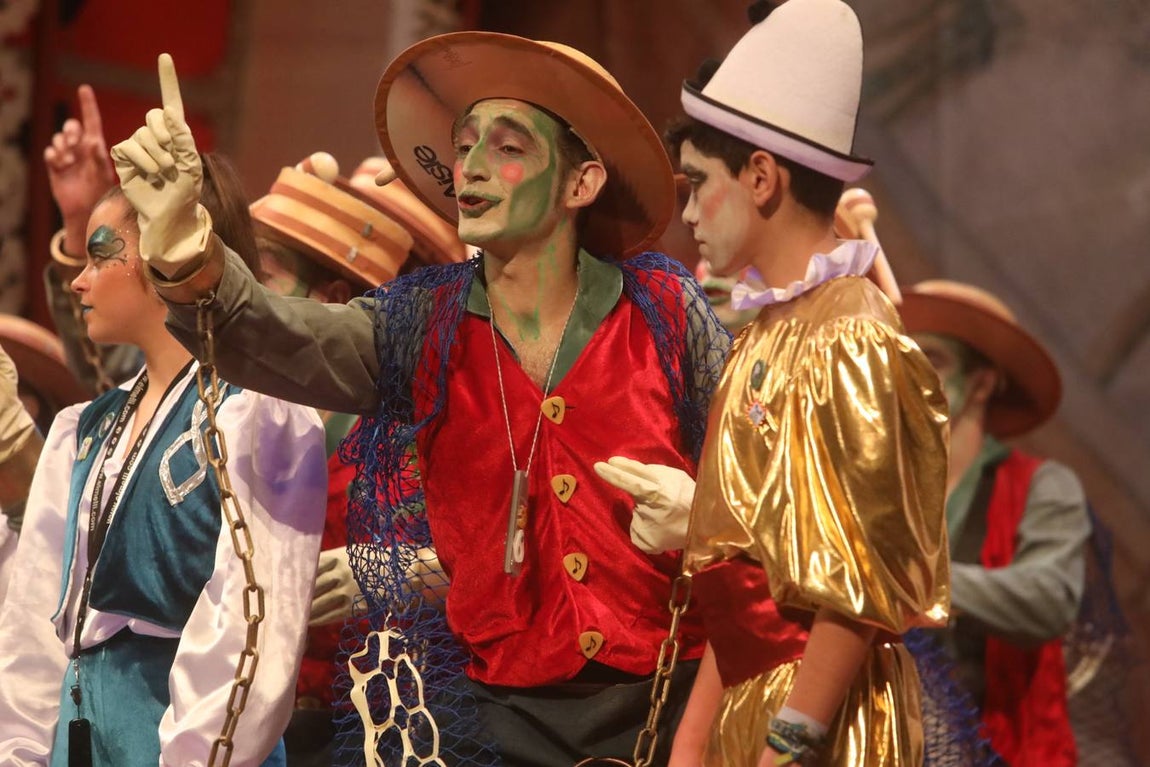 FOTOS: chirigota Los fantasmíbiris mamarrachíbiris del templo de las coplíbiris