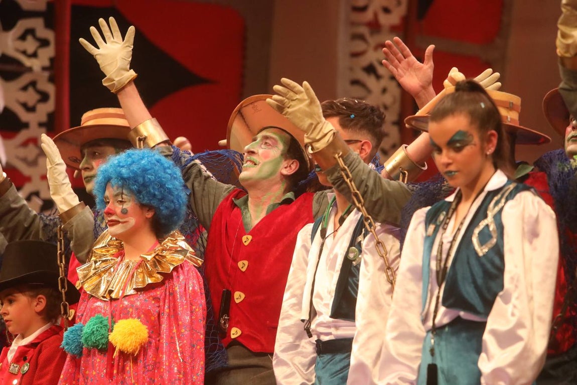 FOTOS: chirigota Los fantasmíbiris mamarrachíbiris del templo de las coplíbiris