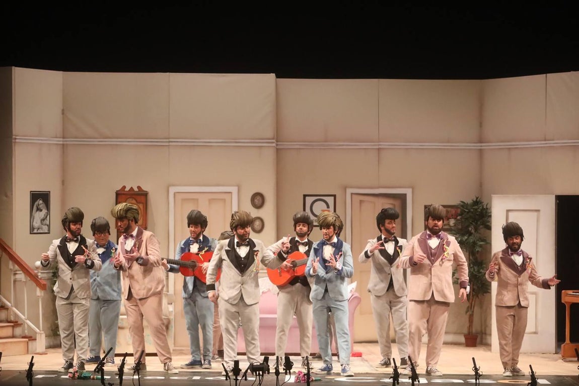 FOTOS: chirigota Paqui, baja aunque sea en pijama