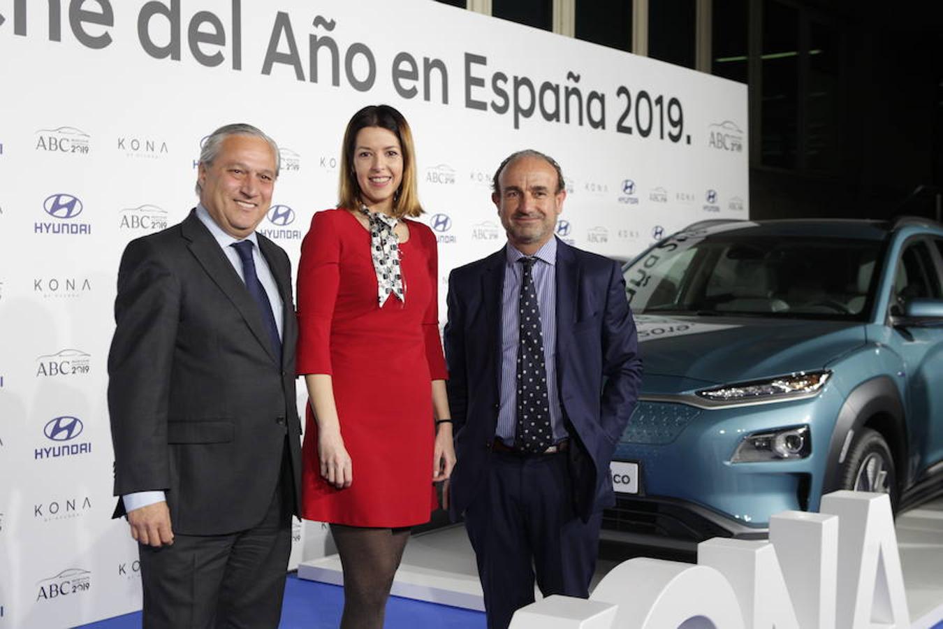 Los jurados valoran las cualidades del Hyundai Kona para alzarse con el galardón. Entre ellas, su diseño, su comportamiento dinámico y su versión eléctrica, «muy competitiva en cuanto autonomía», como valora Isabel García Casado, directora de Autocasión.com. 