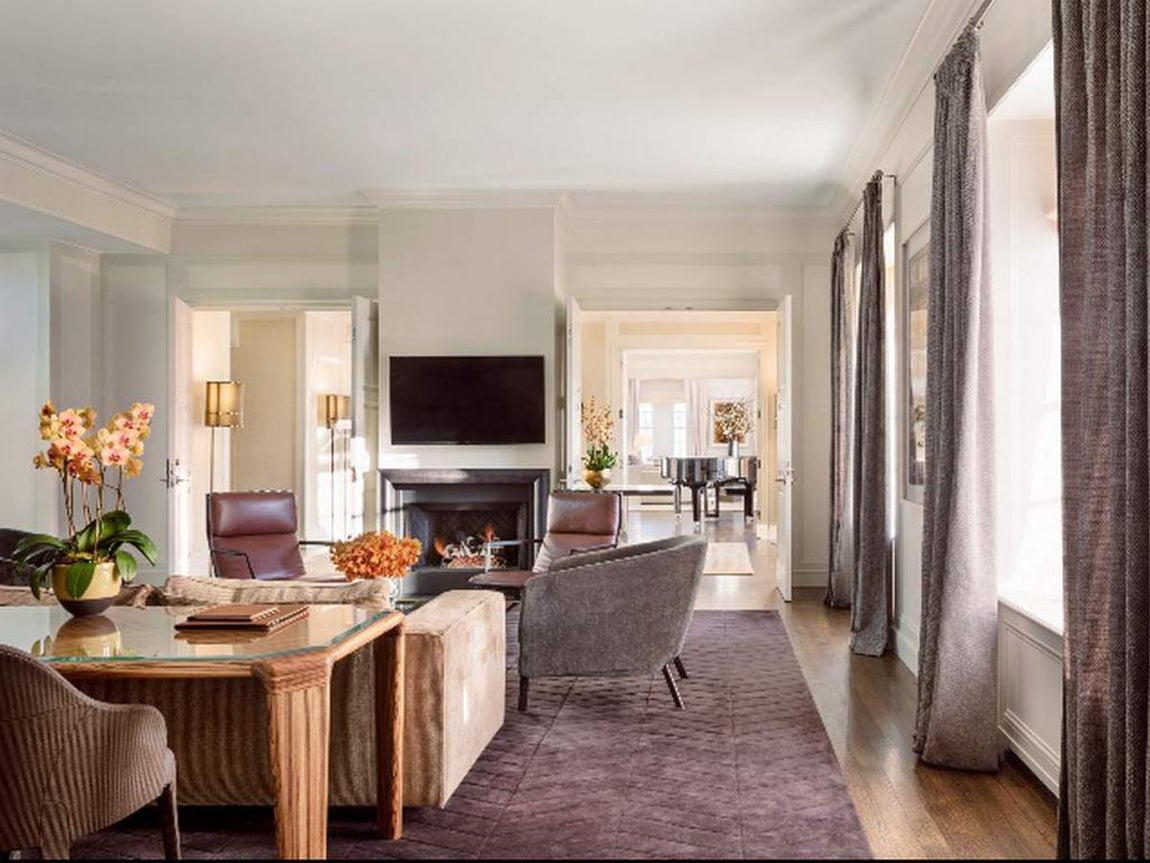 Sala de estar. Fue el pasado mes de octubre cuando el Palacio de Kensington dio la noticia que todos estábamos esperando: Meghan Markle y el Príncipe Harry van a ser padres. Ambos se encuentran ya lejos de su lugar de residencia habitual y comenzarán una nueva vida en otra residencia cuando el bebé venga al mundo.