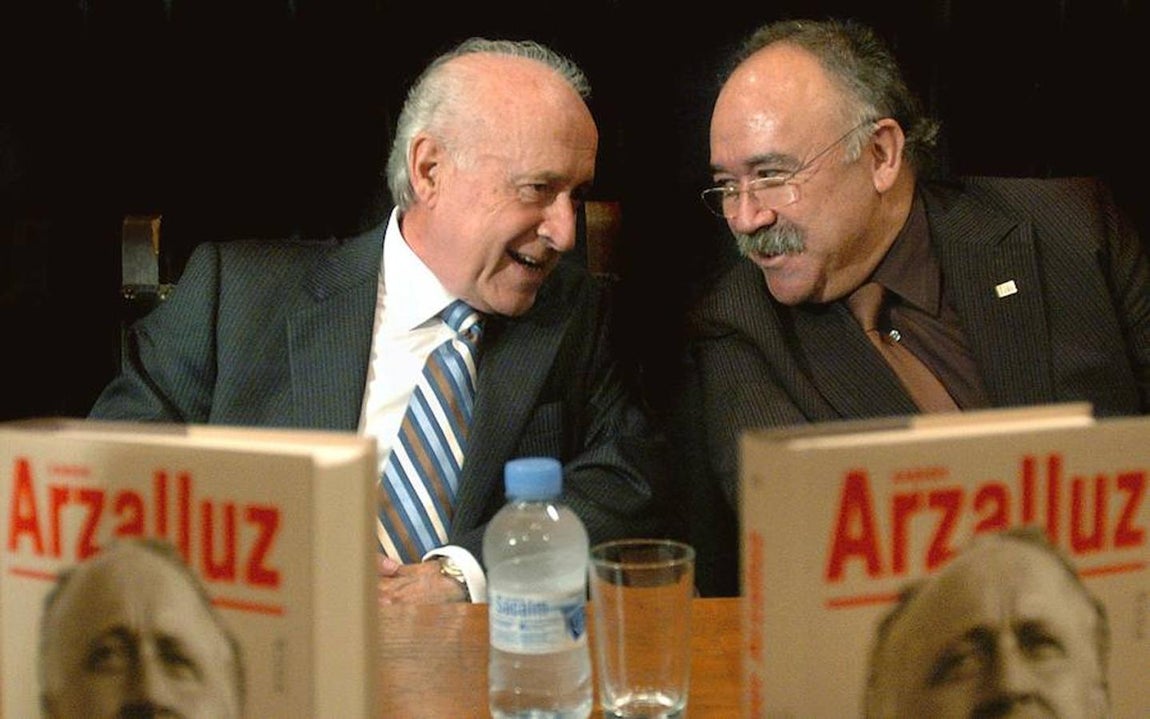 Casado y con tres hijos, llevaba 15 años retirado de la política, y sólo reapareció públicamente en 2005 cuando fue publicado su libro "Xabier Arzalluz. Así fue", que reunía sus memorias políticas, y en 2018 cuando participó en un documental en el que reflexionaba sobre los momentos más destacados de su prolongada vida política.. 