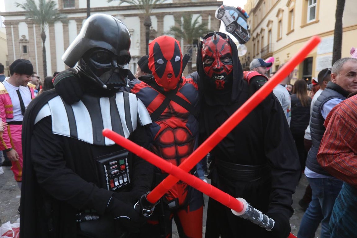Fotos: Ambiente en las calles del centro en la tarde del sábado de Carnaval