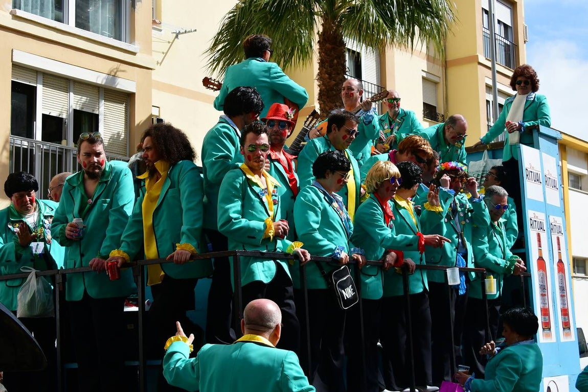Las coplas inundan las calles de Cádiz de humor y reivindicaciones