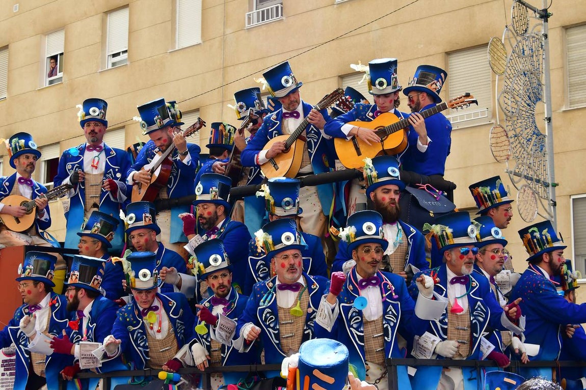 Las coplas inundan las calles de Cádiz de humor y reivindicaciones