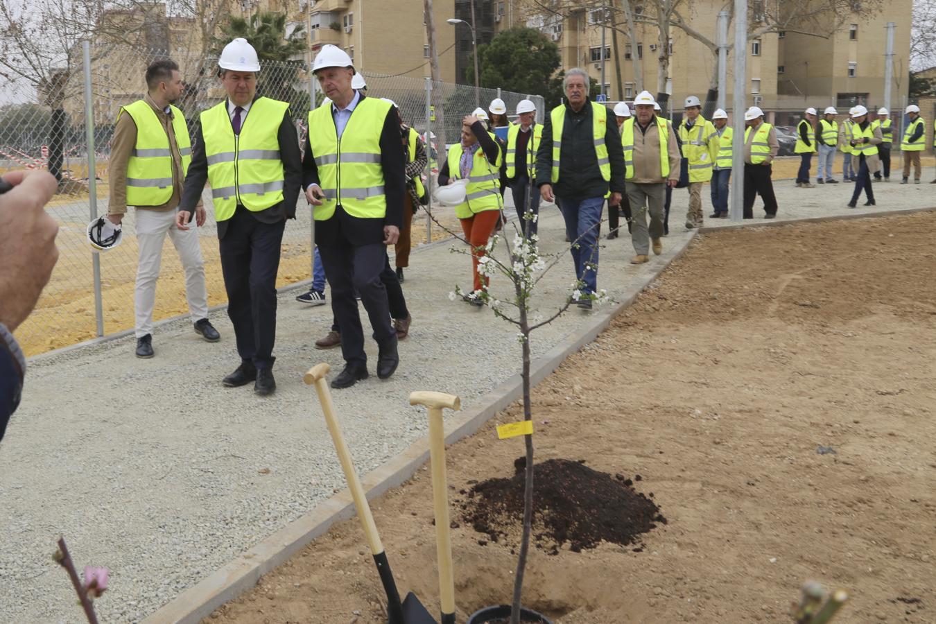 Espadas presenta tres obras el último día permitido