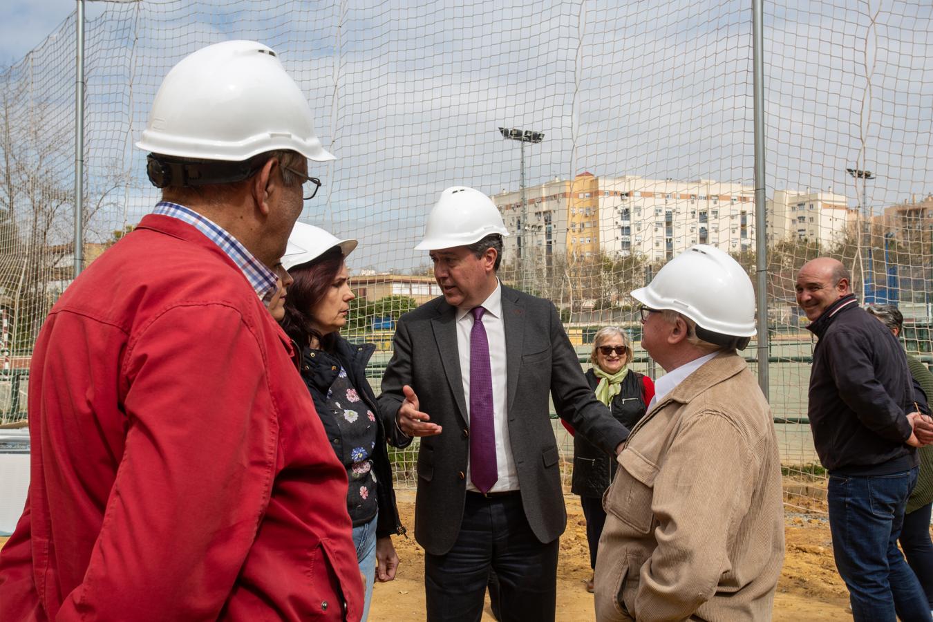 Espadas presenta tres obras el último día permitido