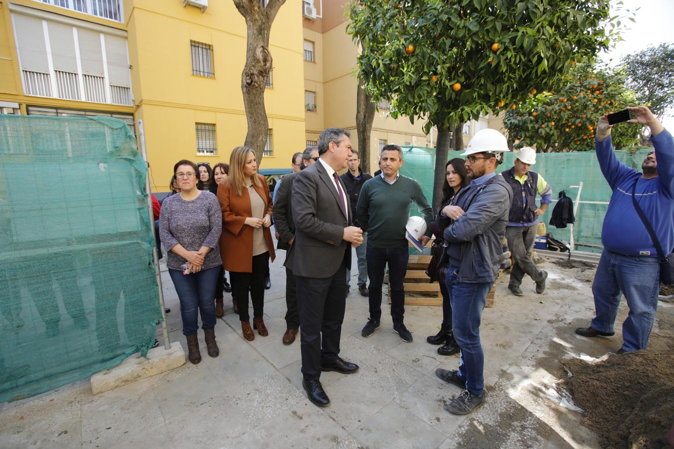 Espadas presenta tres obras el último día permitido