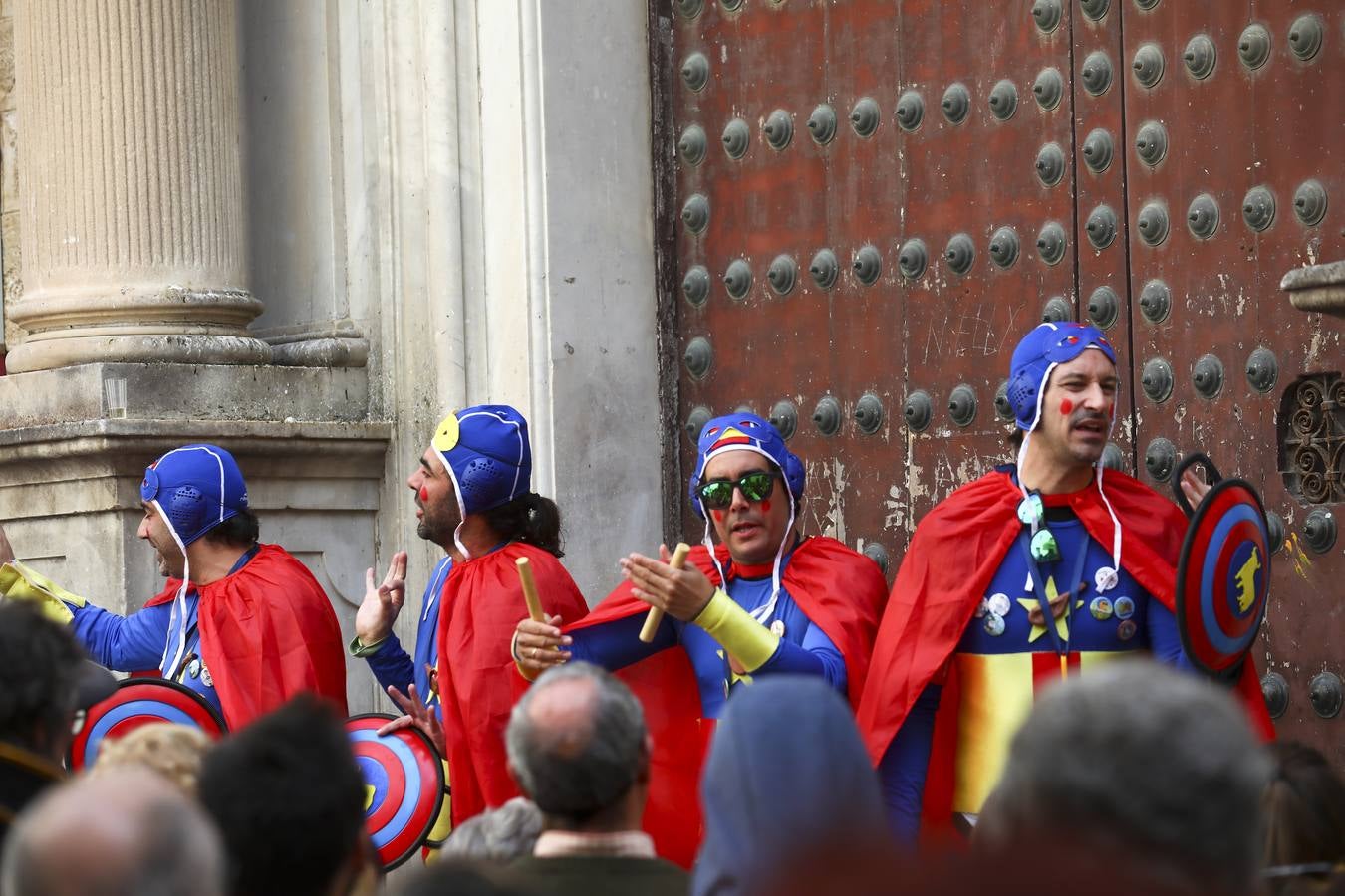 FOTOS: Los coros toman Cádiz en un segundo asalto