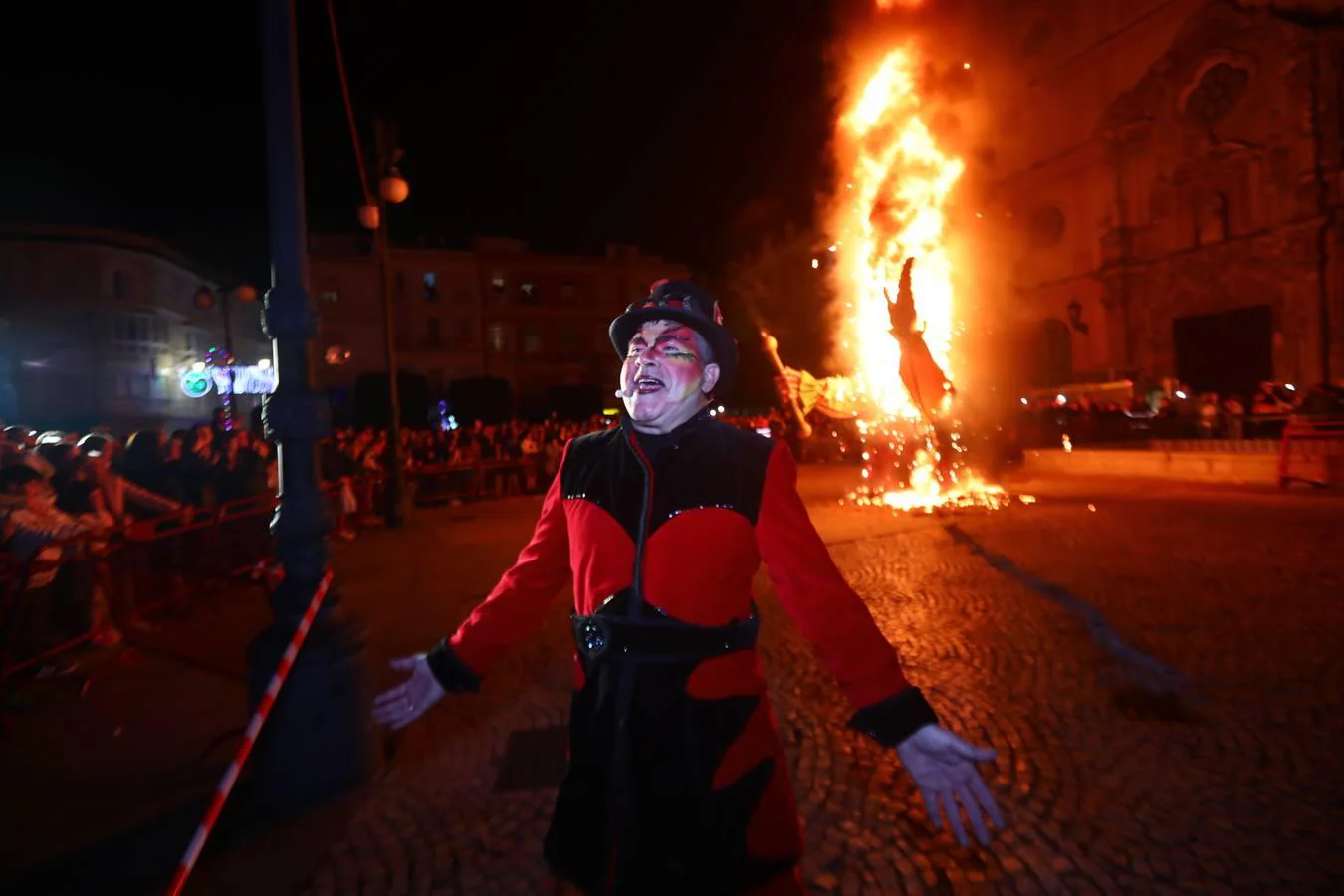 FOTOS: Pregón y quema del dios Momo del Carnaval de Cádiz 2019