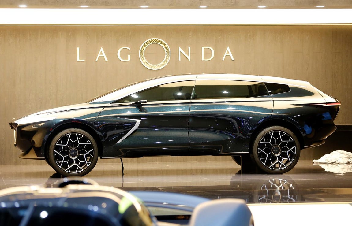 Aston Martin - Lagonda Al Terrain Concept. Había mantenido en secreto, hasta el último momento, su gran apuesta para el Salón de Ginebra, el Lagonda All-Terrain Concept. Se trata del primer modelo de su nueva marca de eléctricos, Lagonda. Está equipado con un motor eléctrico con un diseño inspirado en el mundo de los yates