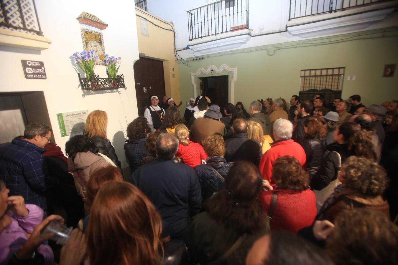 FOTOS: Gran ambiente callejero y en los tablaos en el Carnaval de Cádiz 2019