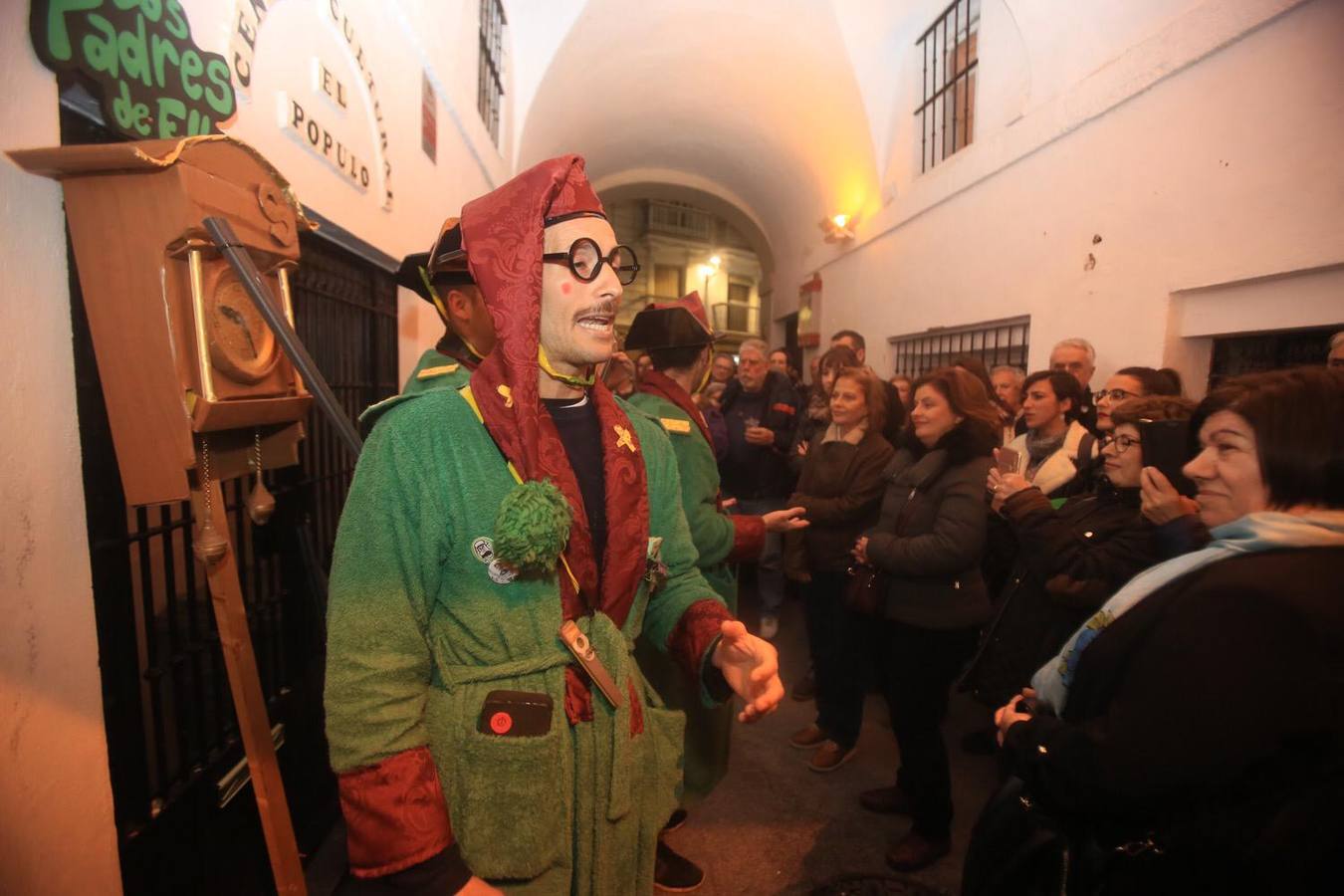 FOTOS: Gran ambiente callejero y en los tablaos en el Carnaval de Cádiz 2019