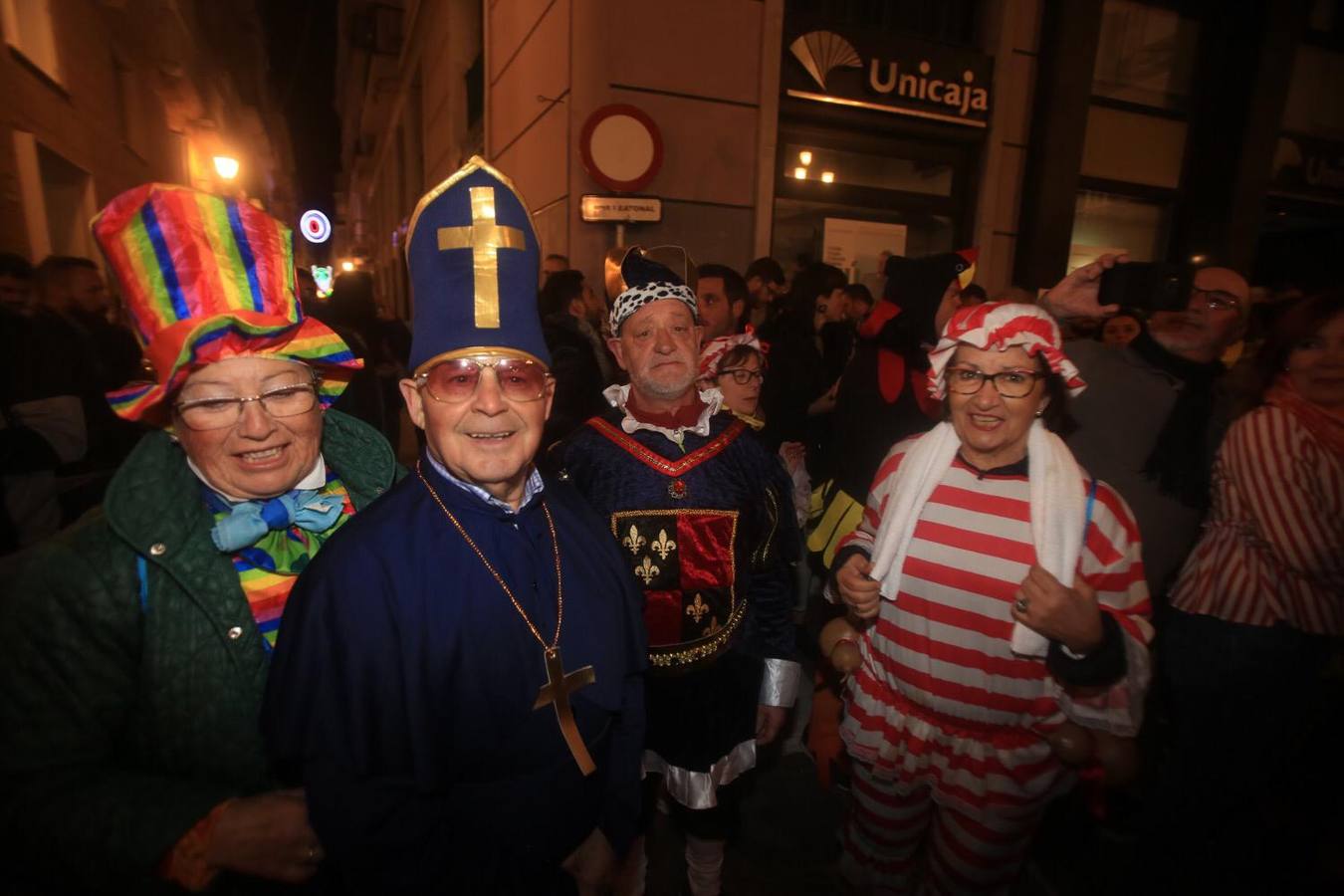 FOTOS: Gran ambiente callejero y en los tablaos en el Carnaval de Cádiz 2019