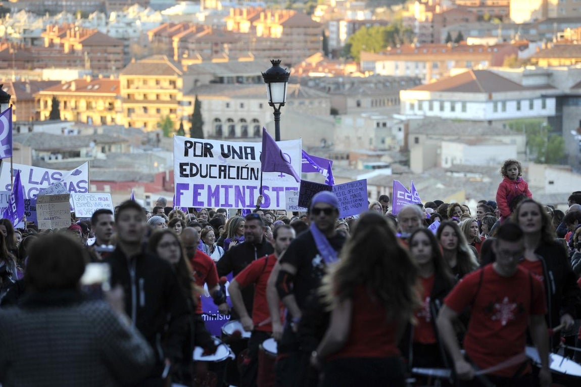 Multitudinaria manifestación en Toledo con motivo del 8-M