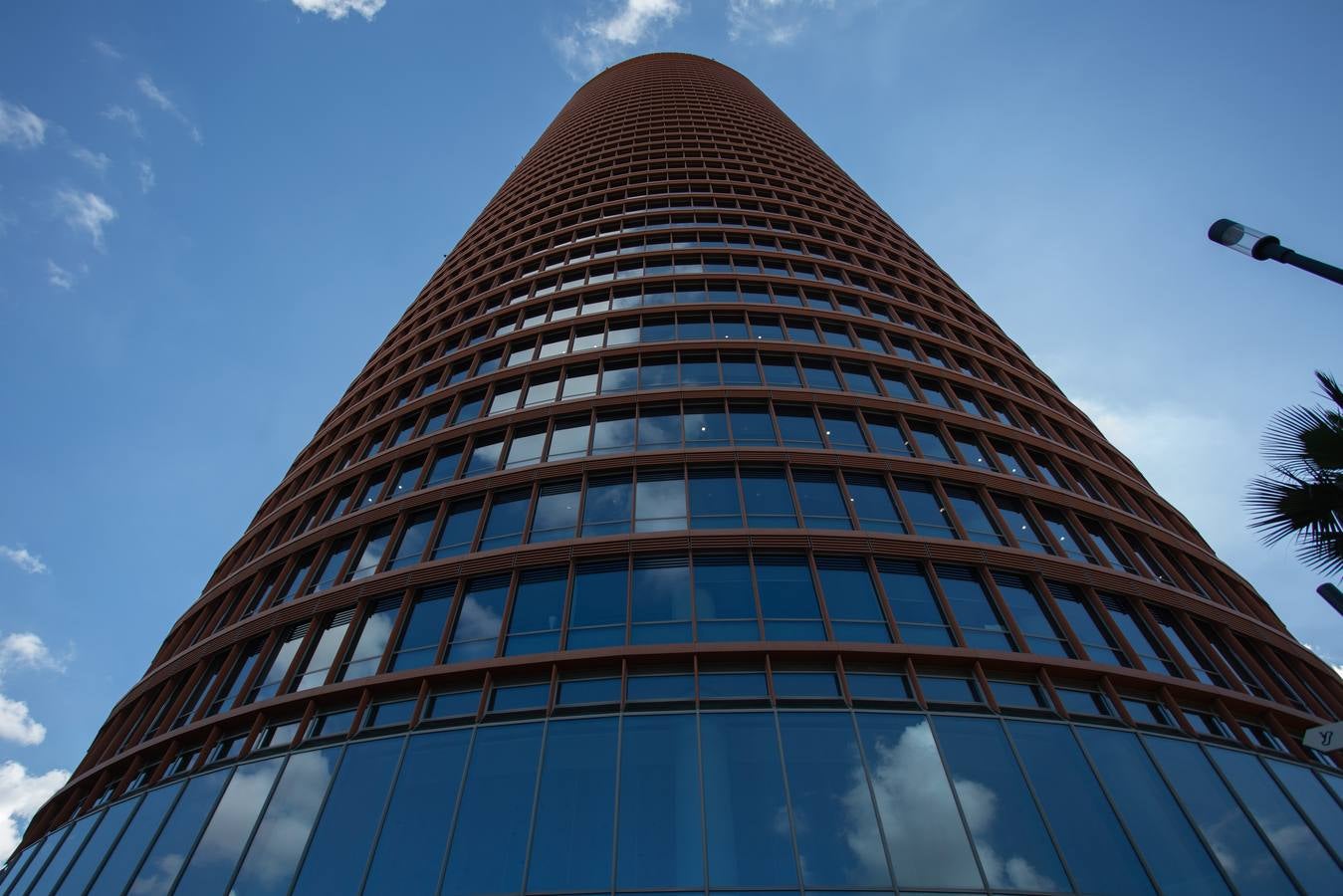 Cronoescalada a la Torre Sevilla, en imágenes