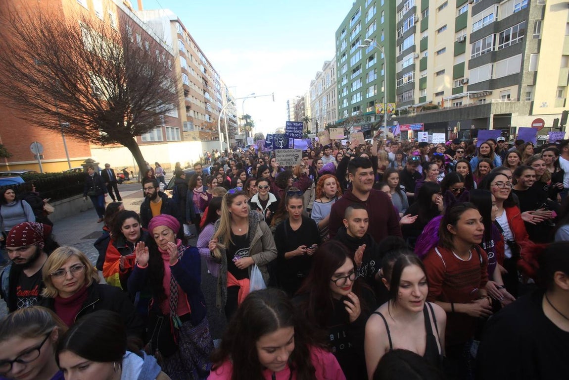 FOTOS: Las imágenes de la marcha del 8-M por Cádiz