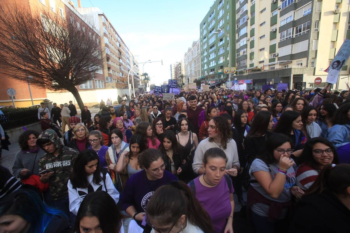 FOTOS: Las imágenes de la marcha del 8-M por Cádiz