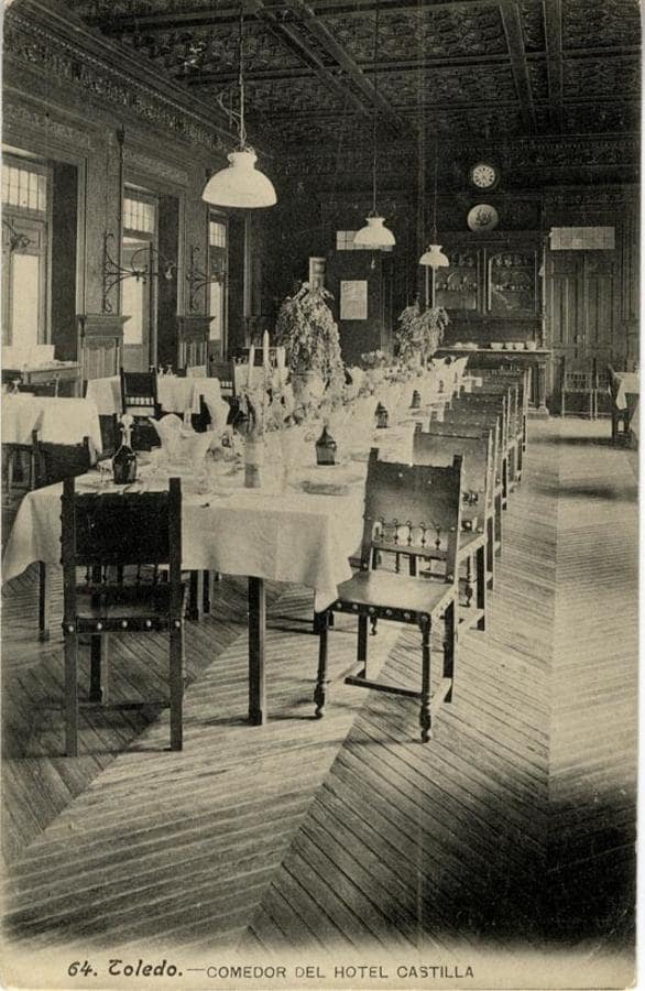 Comedor principal en la planta baja. Postal de J. Lacoste (ca. 1908). Archivo Municipal de Toledo. 