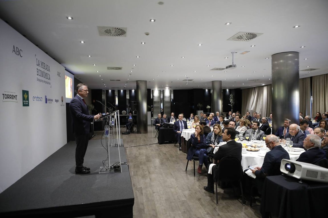 La charla del presidente de Abbott Laboratories España en Córdoba, en imágenes