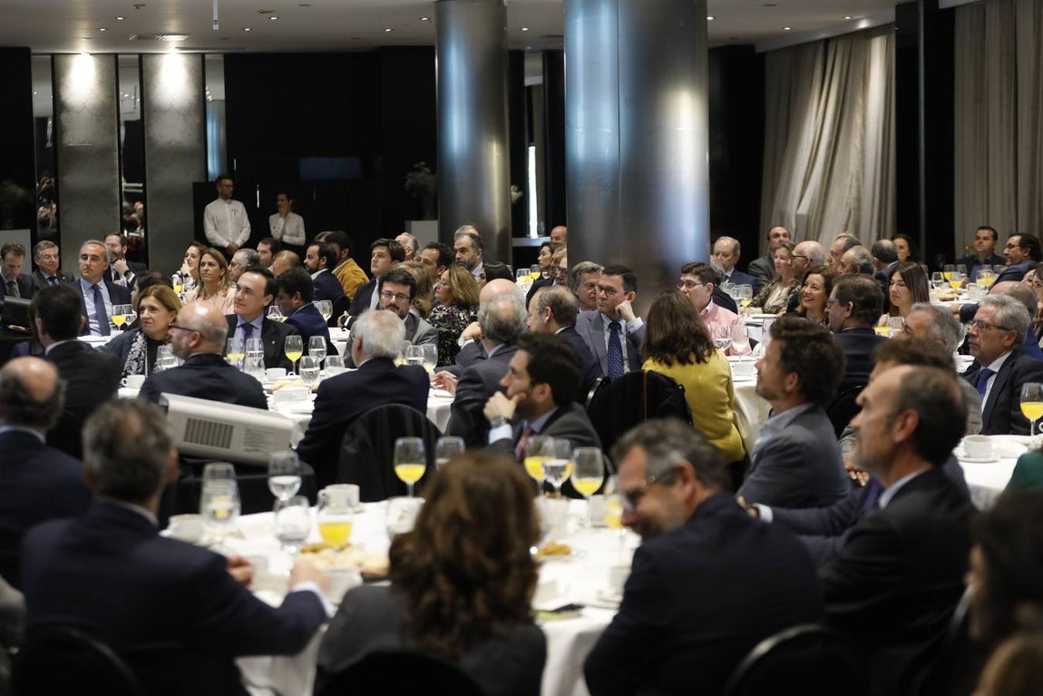 La charla del presidente de Abbott Laboratories España en Córdoba, en imágenes