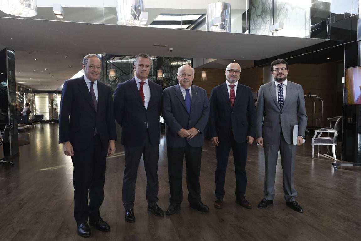 La charla del presidente de Abbott Laboratories España en Córdoba, en imágenes