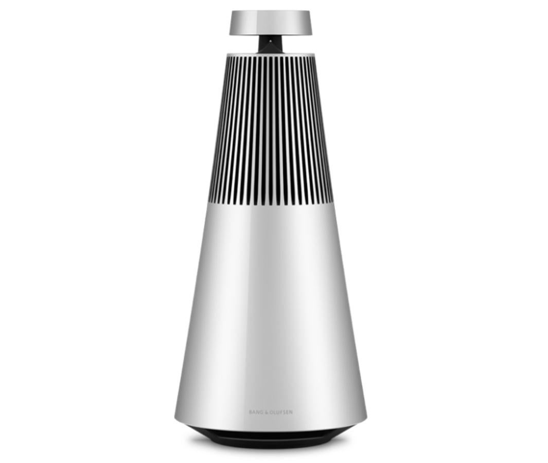 Altavoz. Si para él la estética del hogar lo es todo, nunca dejaría escapar este altavoz que quedará genial en cualquier estancia de la casa sin necesidad de que se sepa cuál es su función, ya que bien podría tratarse de un mero adorno. Este altavoz está en Bang &amp; Olufsen y cuesta 2.000 euros.