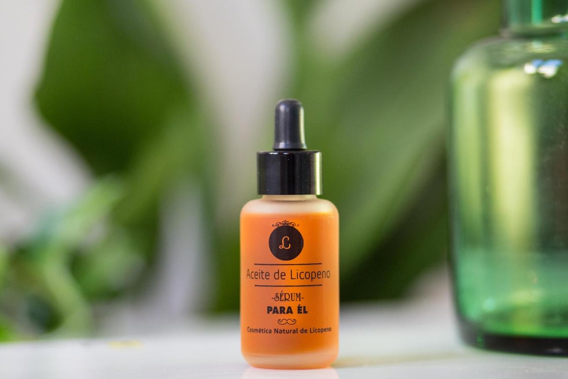 Belleza al natural. Para aquello padres a los que les gusta apostar por la cosmética nartural, el sérum de Lycolé es el complemento ideal para mantener el cutis suave y aterciopelado. El poder regenerador del licopeno lo convierte en el aliado perfecto para combatir el envejecimiento.  un potente antioxidante natural que se extrae directamente del tomate. (Precio: 35,90€).