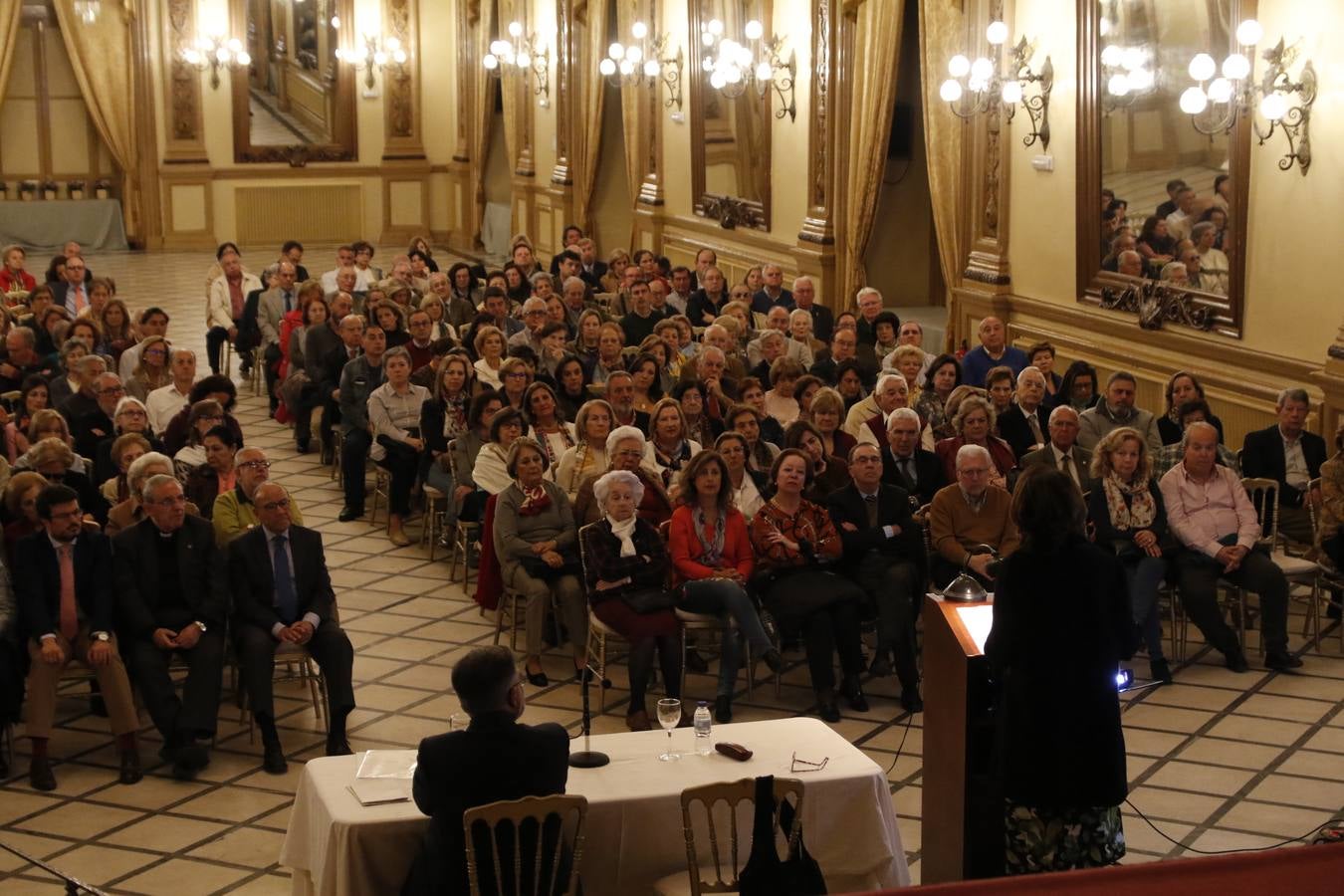 La conferencia de Gloria Lora en Córdoba, en imágenes