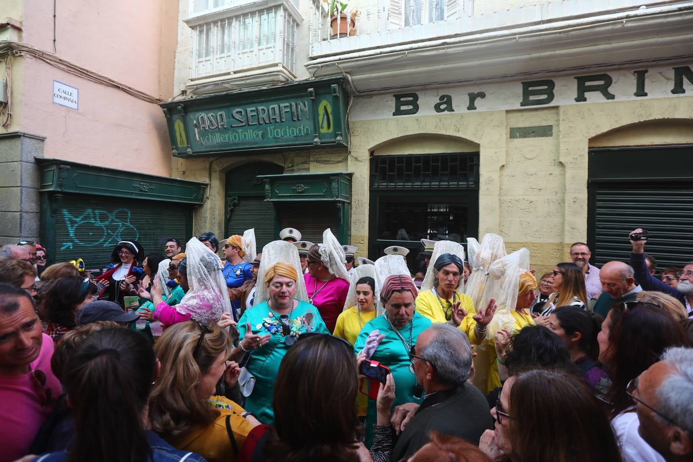 Cádiz se llena de coplas y público en un gran Carnaval Chiquito