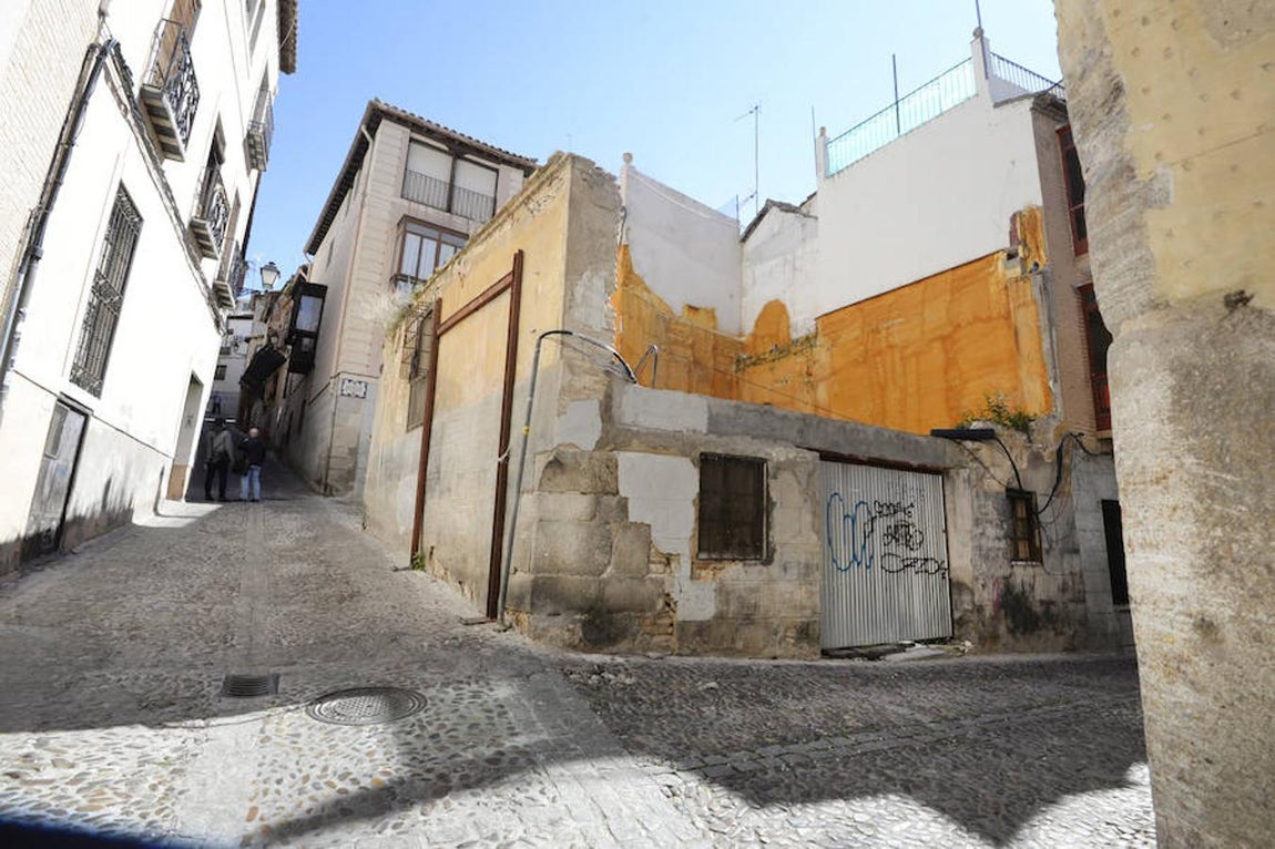 Solar abandonado en el inicio de la cuesta de San Justo. 