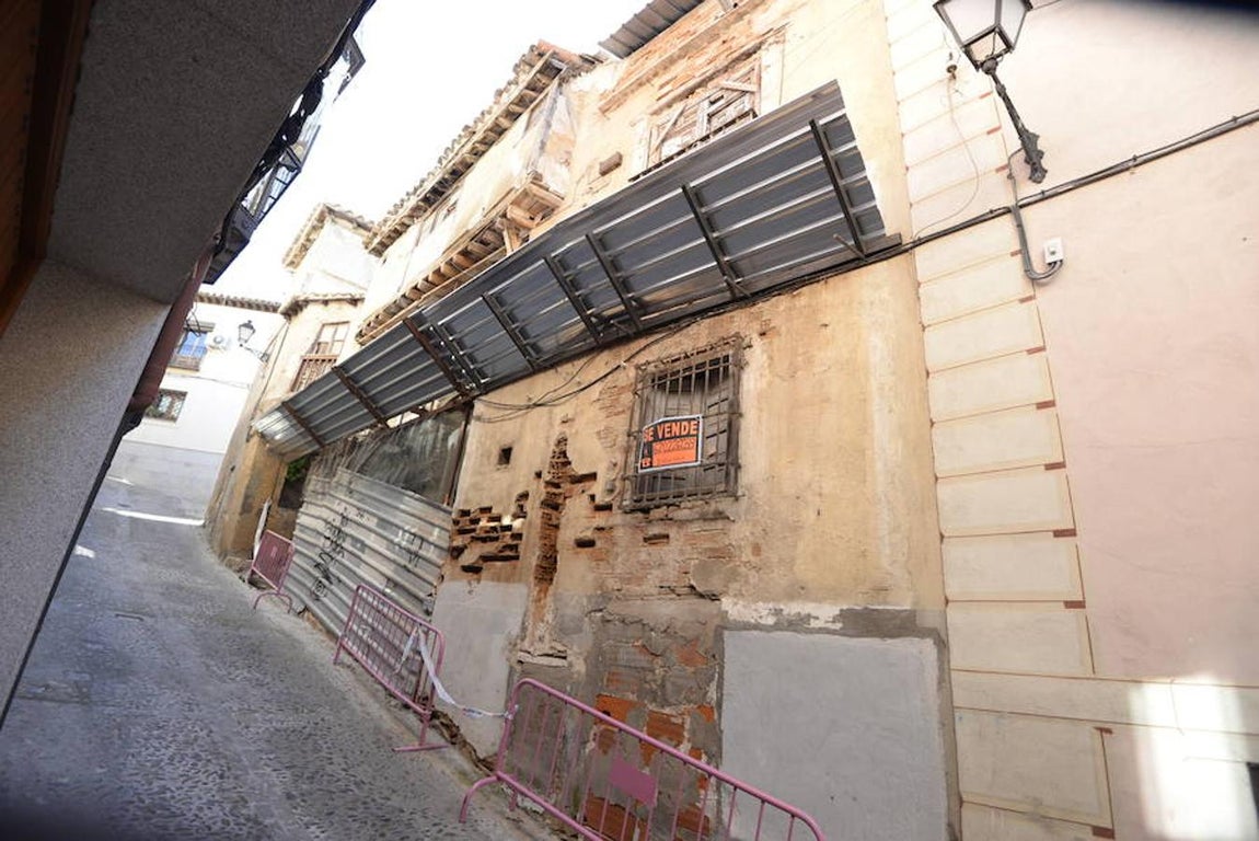 Edificio en ruinas en la cuesta de San Justo. 