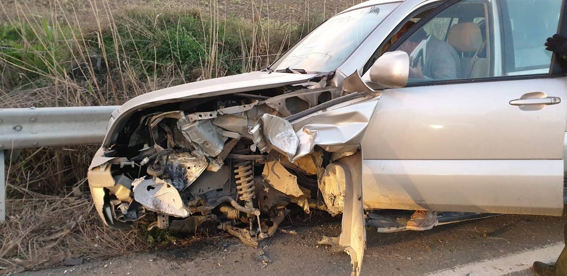 Choque frontal entre tres turismos en la localidad sevillana de La Puebla del Río