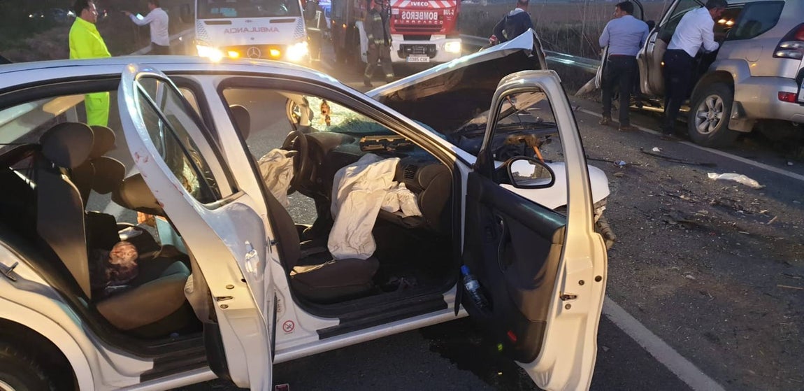 Choque frontal entre tres turismos en la localidad sevillana de La Puebla del Río