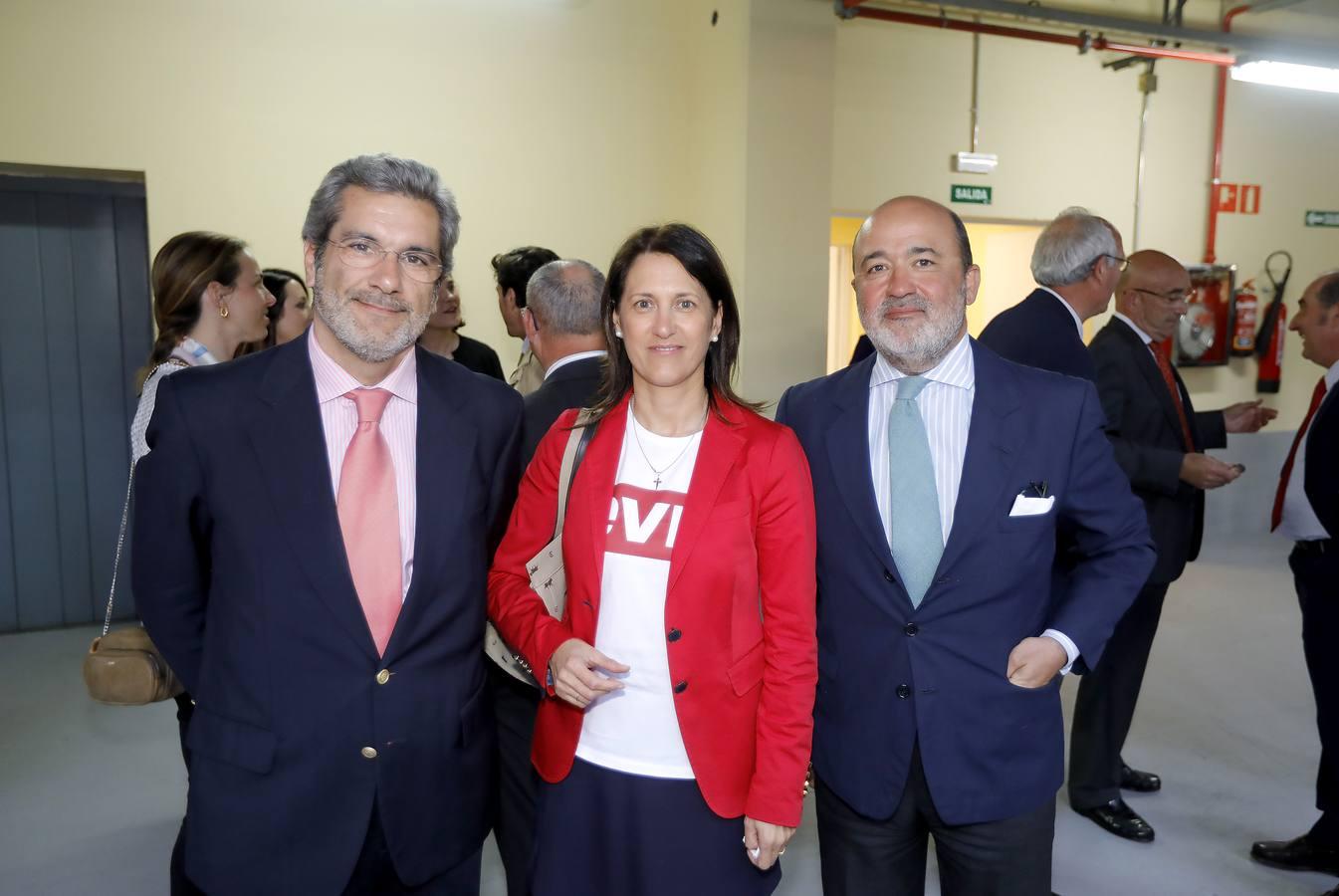 Carlos Cejudo, María Isabel Solís y Carlos Estévez