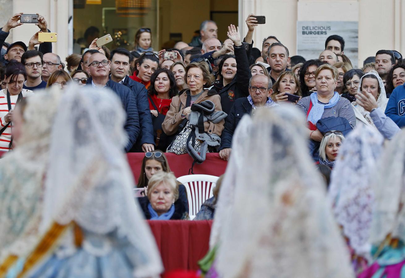 Ofrenda a la Virgen de los Desamparados. 