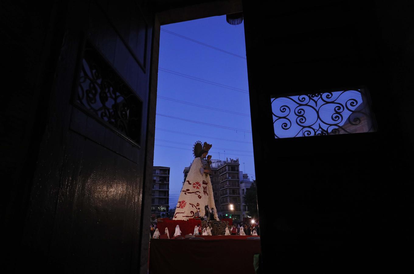 Ofrenda a la Virgen de los Desamparados. 