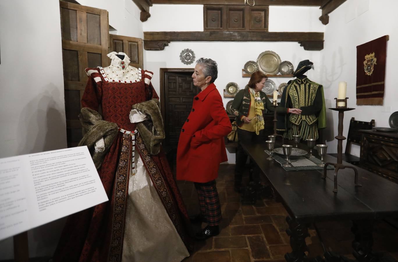 La exposición de trajes del Renacimiento en Córdoba, en imágenes