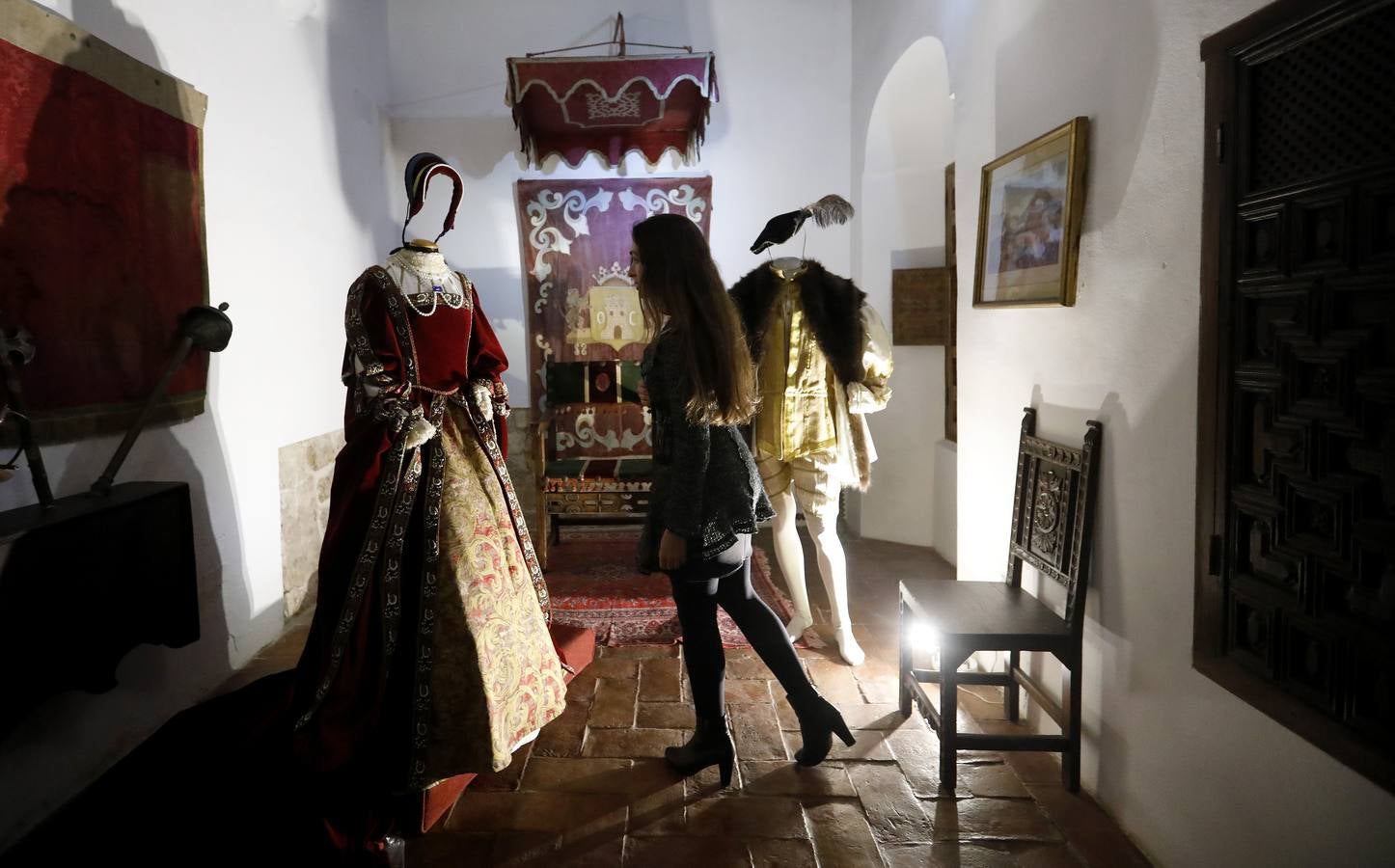 La exposición de trajes del Renacimiento en Córdoba, en imágenes