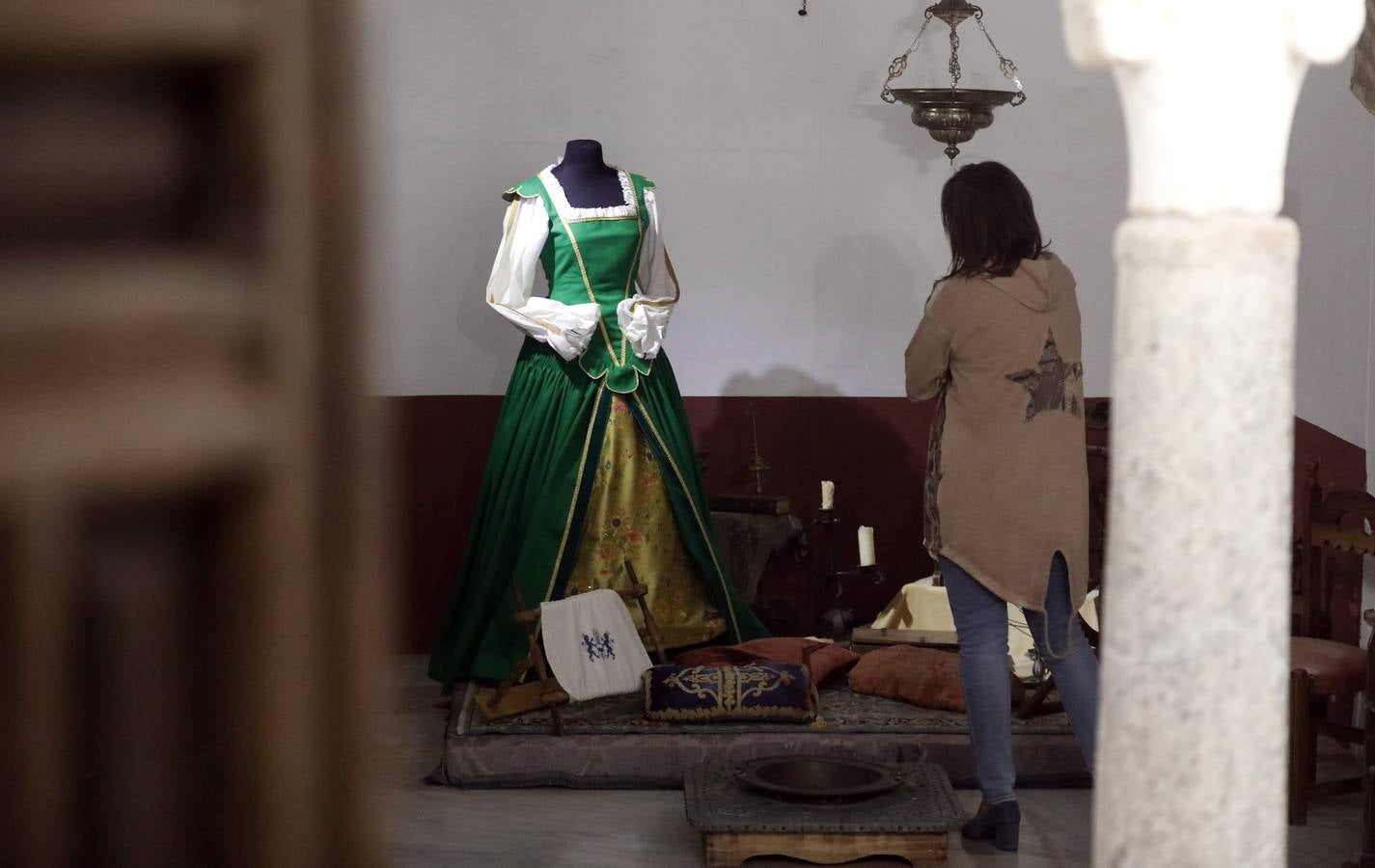 La exposición de trajes del Renacimiento en Córdoba, en imágenes