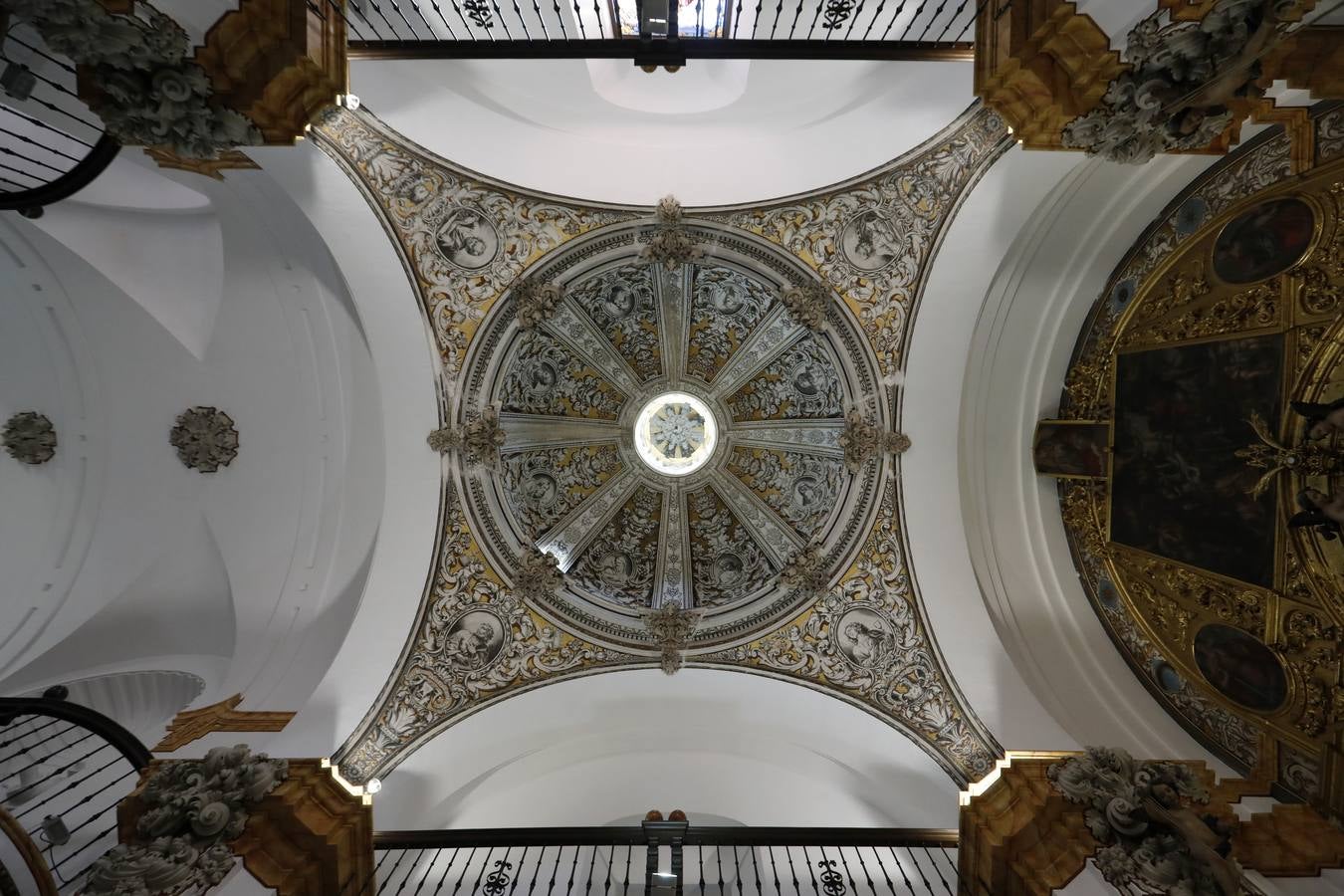 Los secretos de la capilla de la Asunción, en el Instituto Góngora de Córdoba, en imágenes