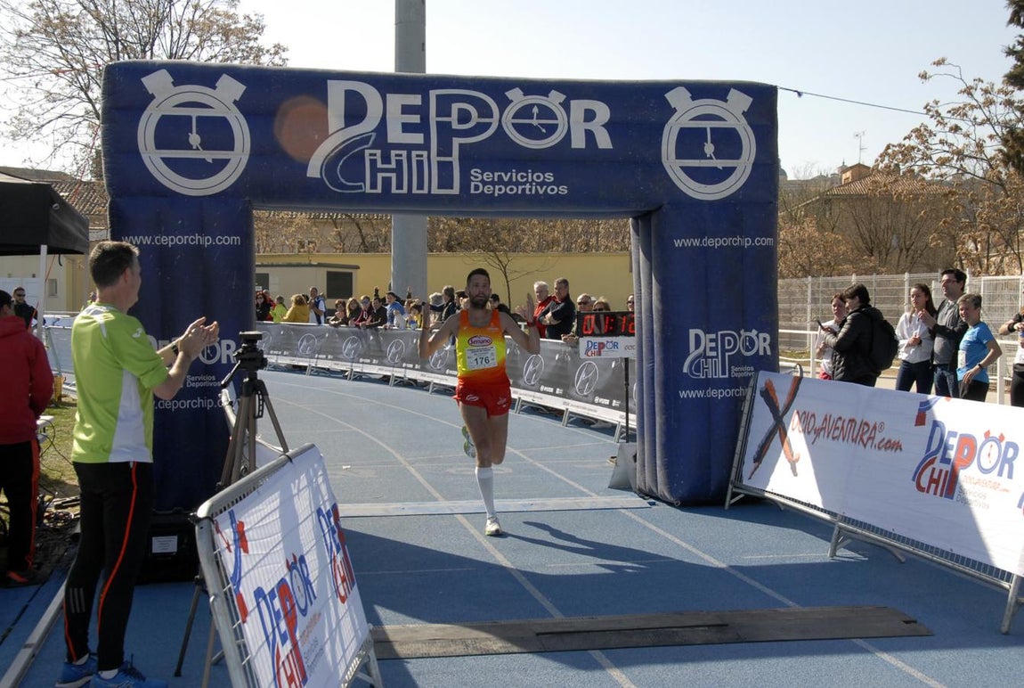Esta segunda edición se enmarca en el centenario de la Escuela Central de Educación Física, de hecho, la meta se ha instalado en la pista de atletismo de la Escuela de Gimnasia. 