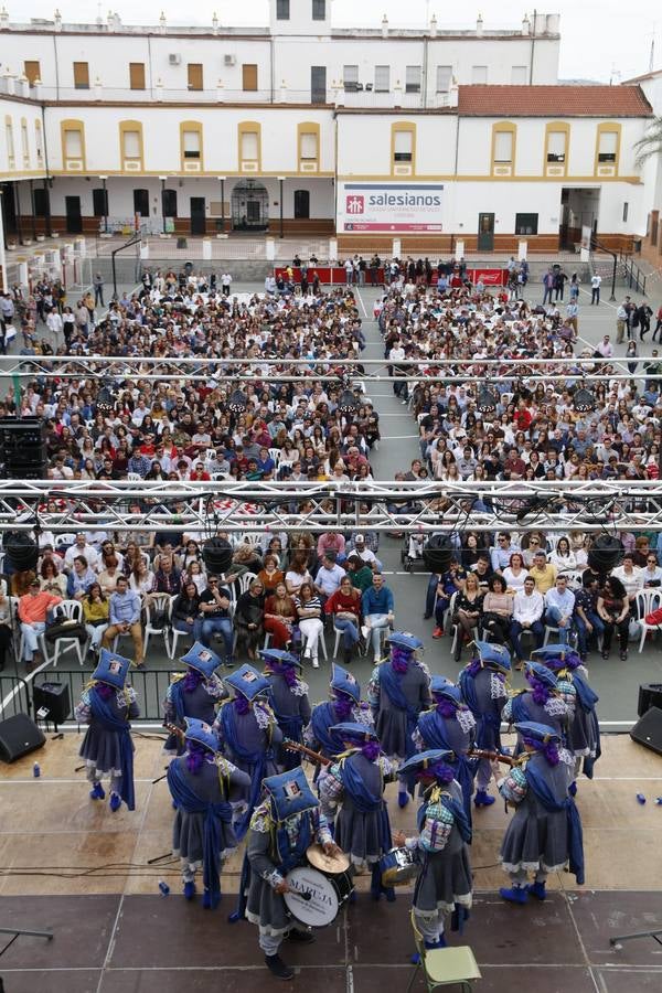 El desembarco del Carnaval de Cádiz en Salesianos, en imágenes