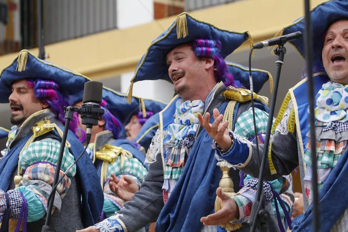 El desembarco del Carnaval de Cádiz en Salesianos, en imágenes