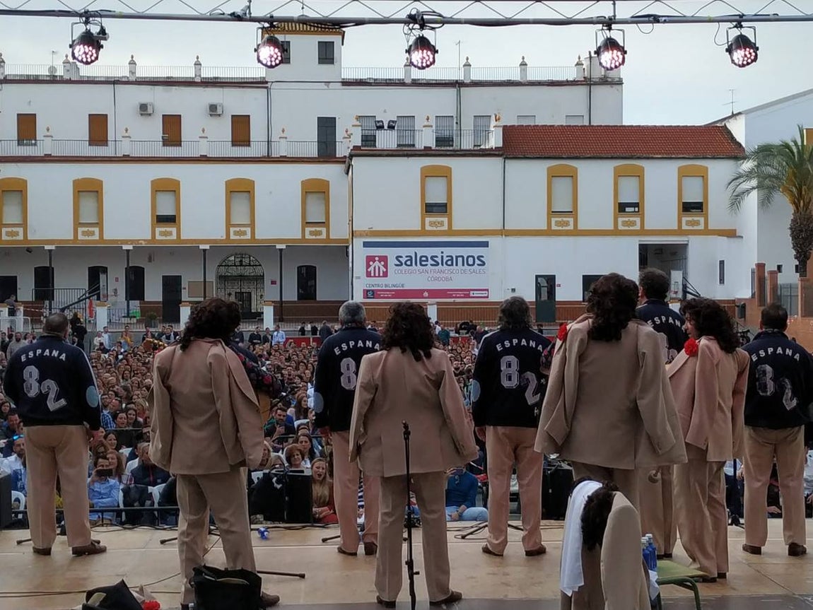El desembarco del Carnaval de Cádiz en Salesianos, en imágenes