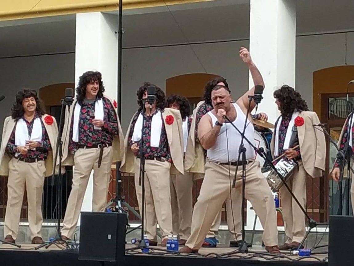 El desembarco del Carnaval de Cádiz en Salesianos, en imágenes