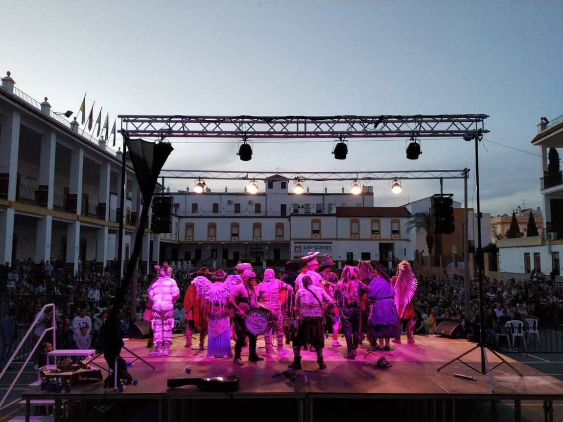 El desembarco del Carnaval de Cádiz en Salesianos, en imágenes