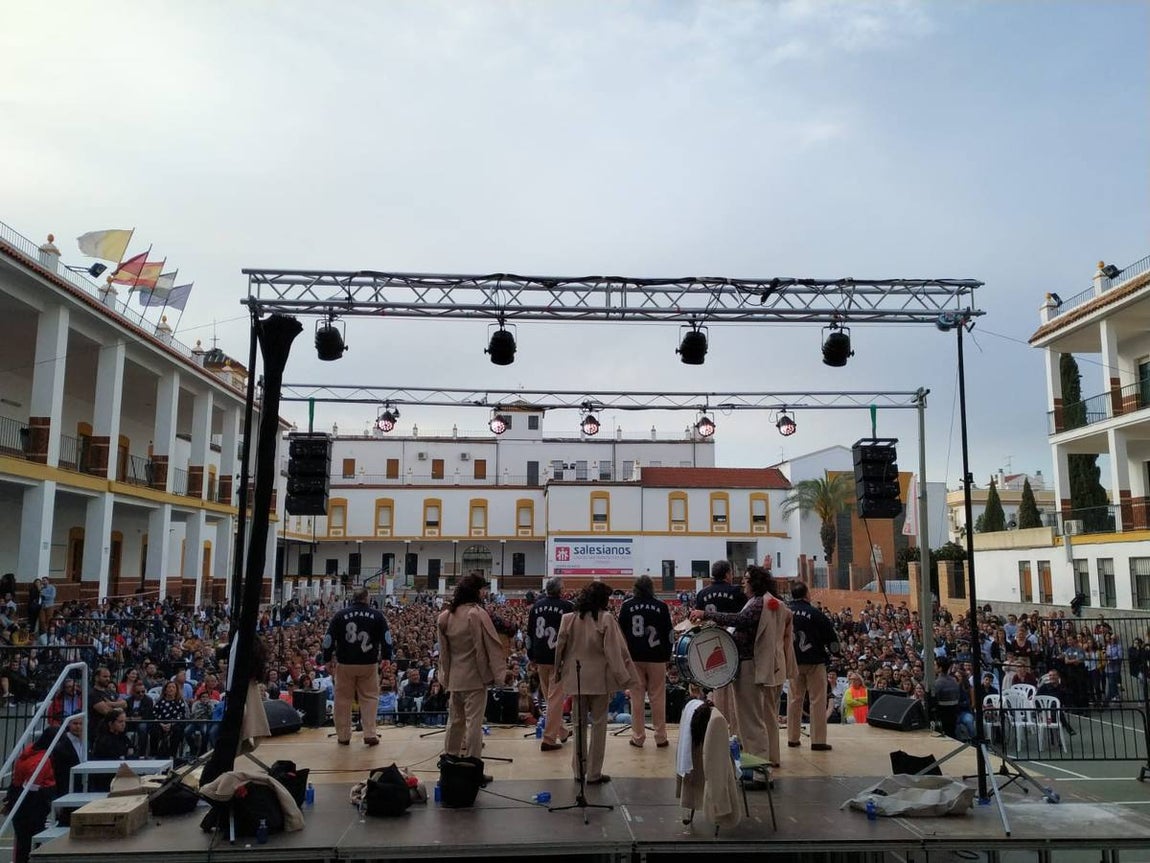 El desembarco del Carnaval de Cádiz en Salesianos, en imágenes